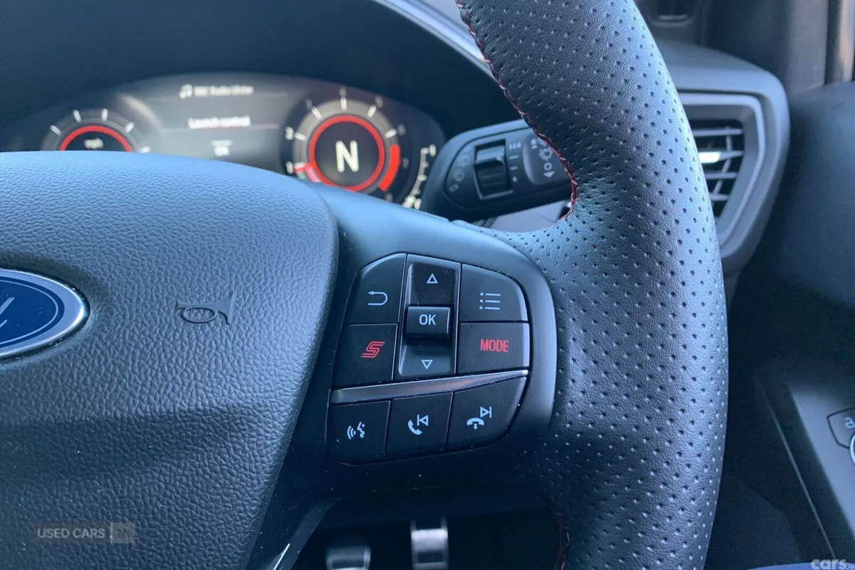 Ford Focus Hatchback, Petrol, 2023, Green