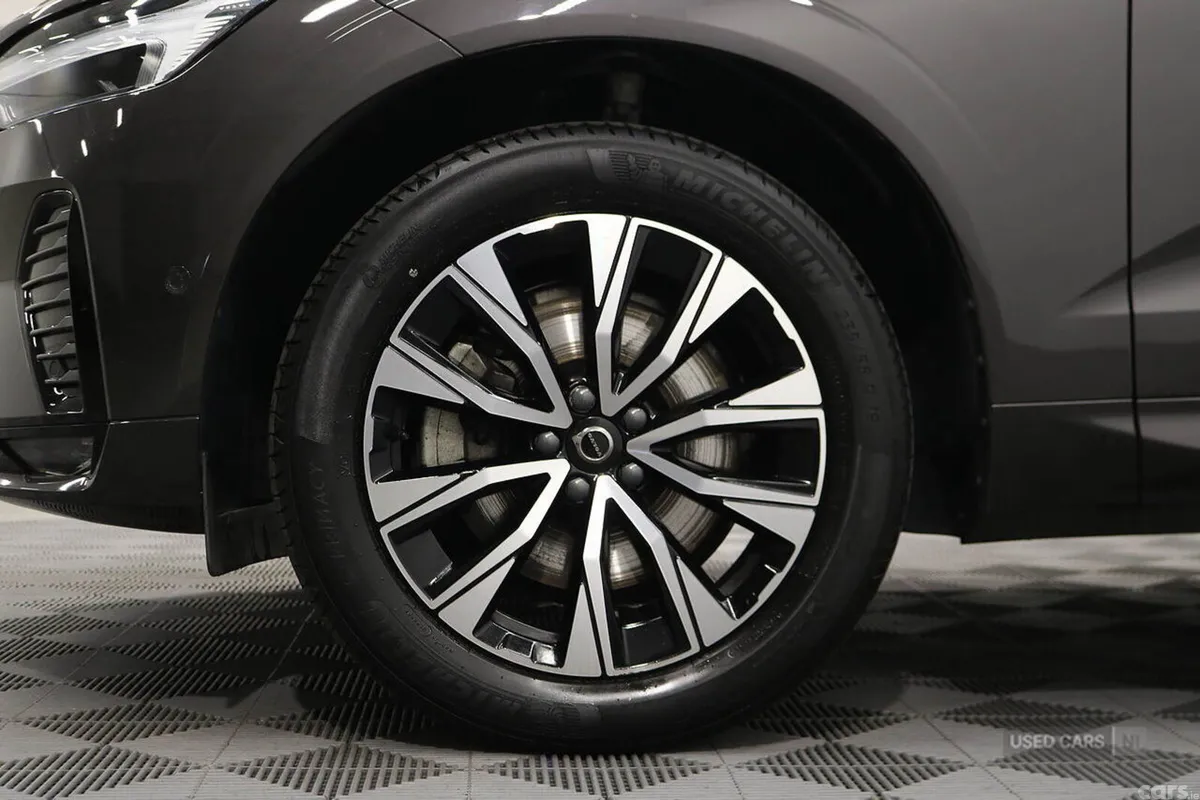 Volvo XC60 SUV, Petrol Hybrid, 2025, Grey