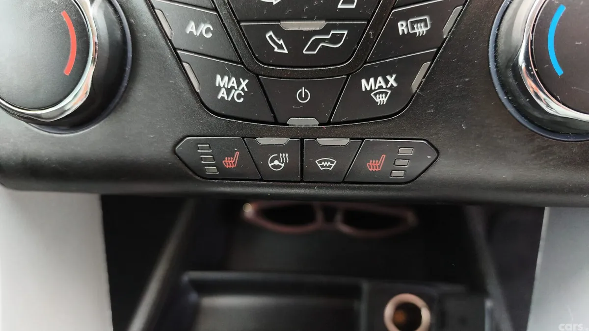 Ford Mondeo Hatchback, Diesel, 2017, Red