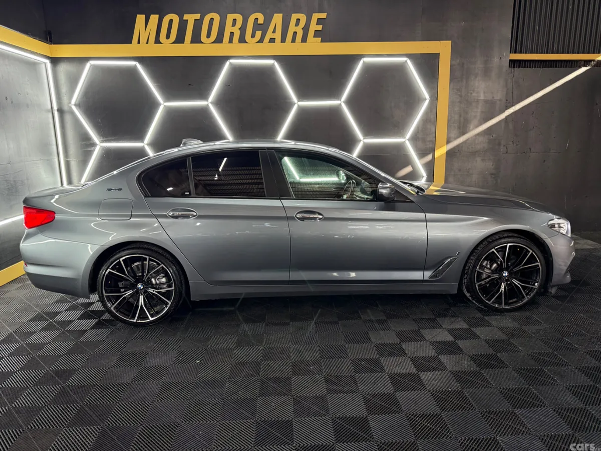 BMW 5-Series Saloon, Petrol Plug-in Hybrid, 2017, Blue