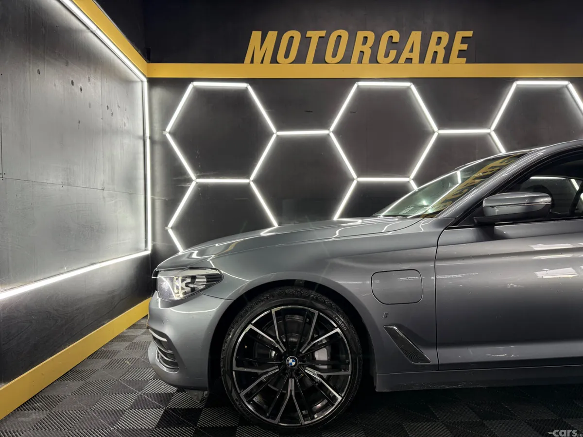 BMW 5-Series Saloon, Petrol Plug-in Hybrid, 2017, Blue