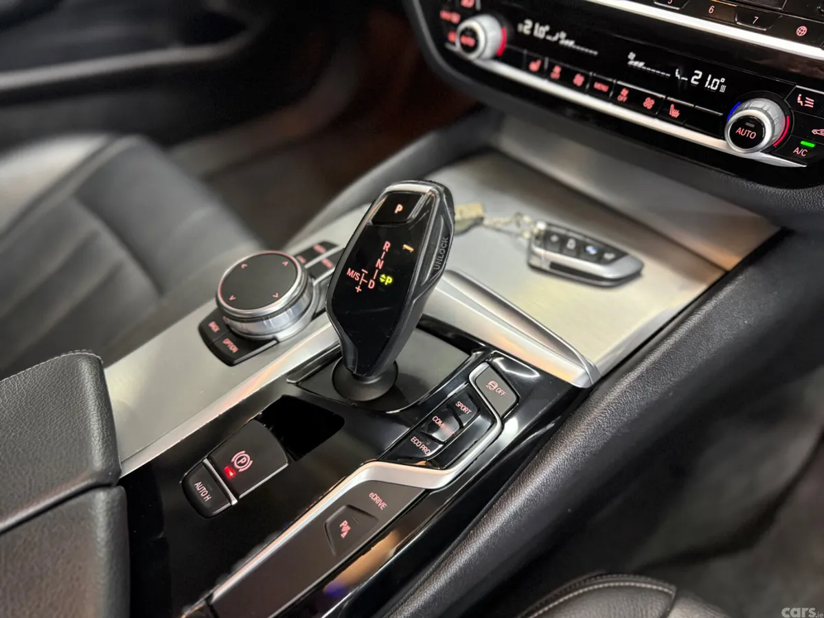 BMW 5-Series Saloon, Petrol Plug-in Hybrid, 2017, Blue