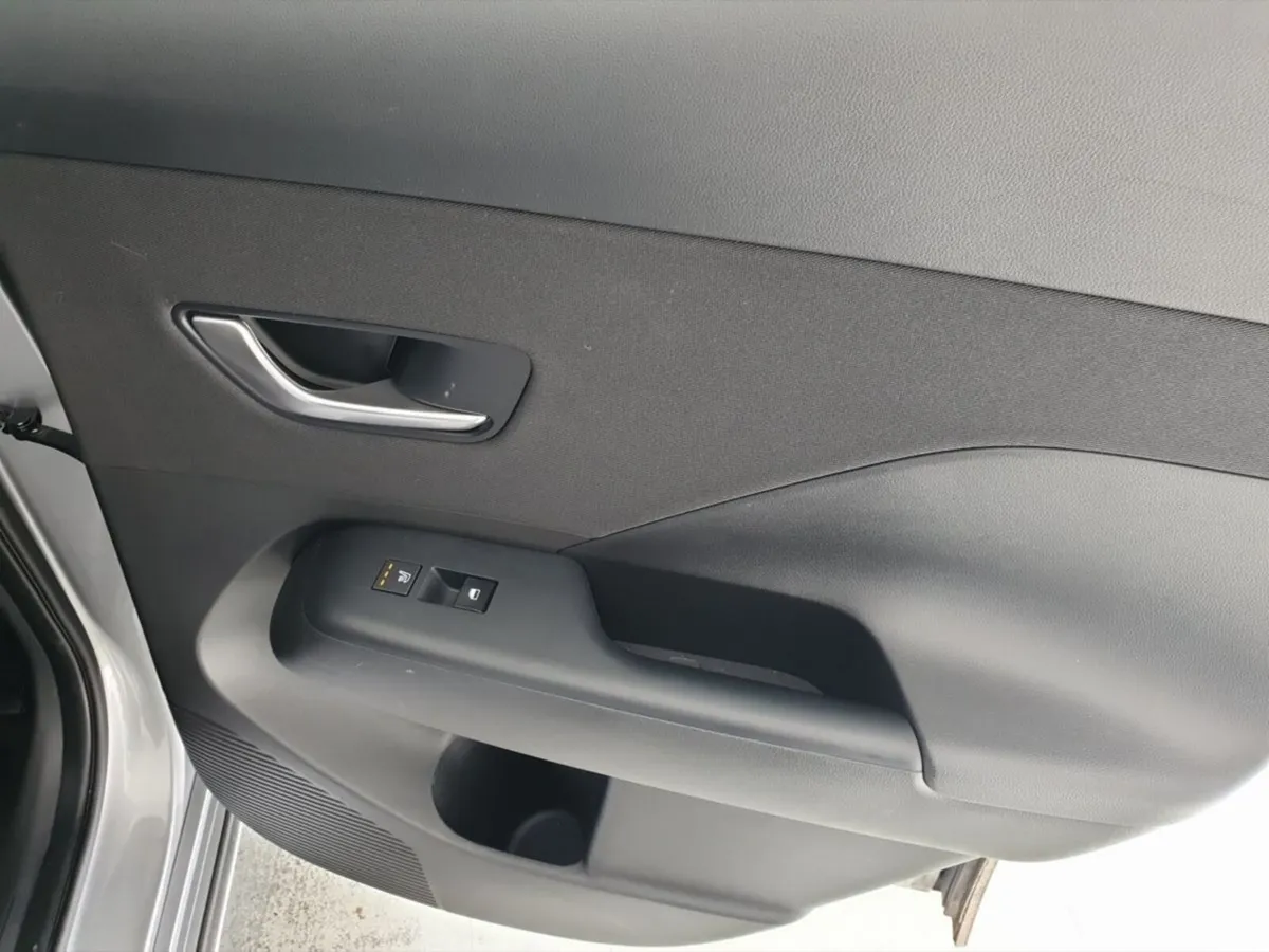 Hyundai KONA Hatchback, Electric, 2024, Silver