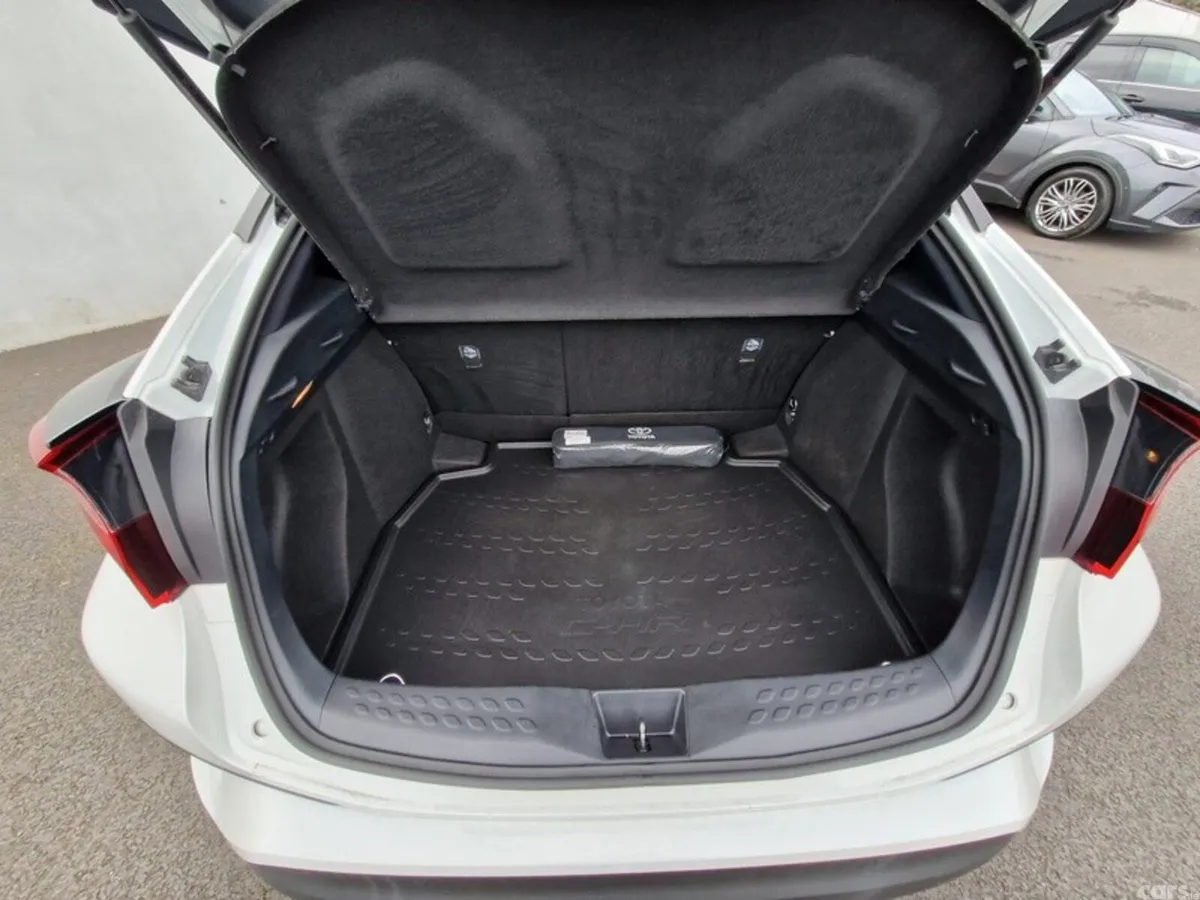 Toyota C-HR SUV, Petrol Hybrid, 2020, White