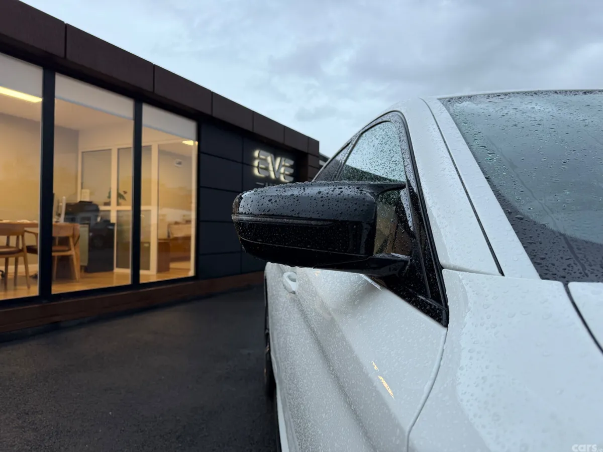 BMW 5-Series Saloon, Petrol Plug-in Hybrid, 2021, White