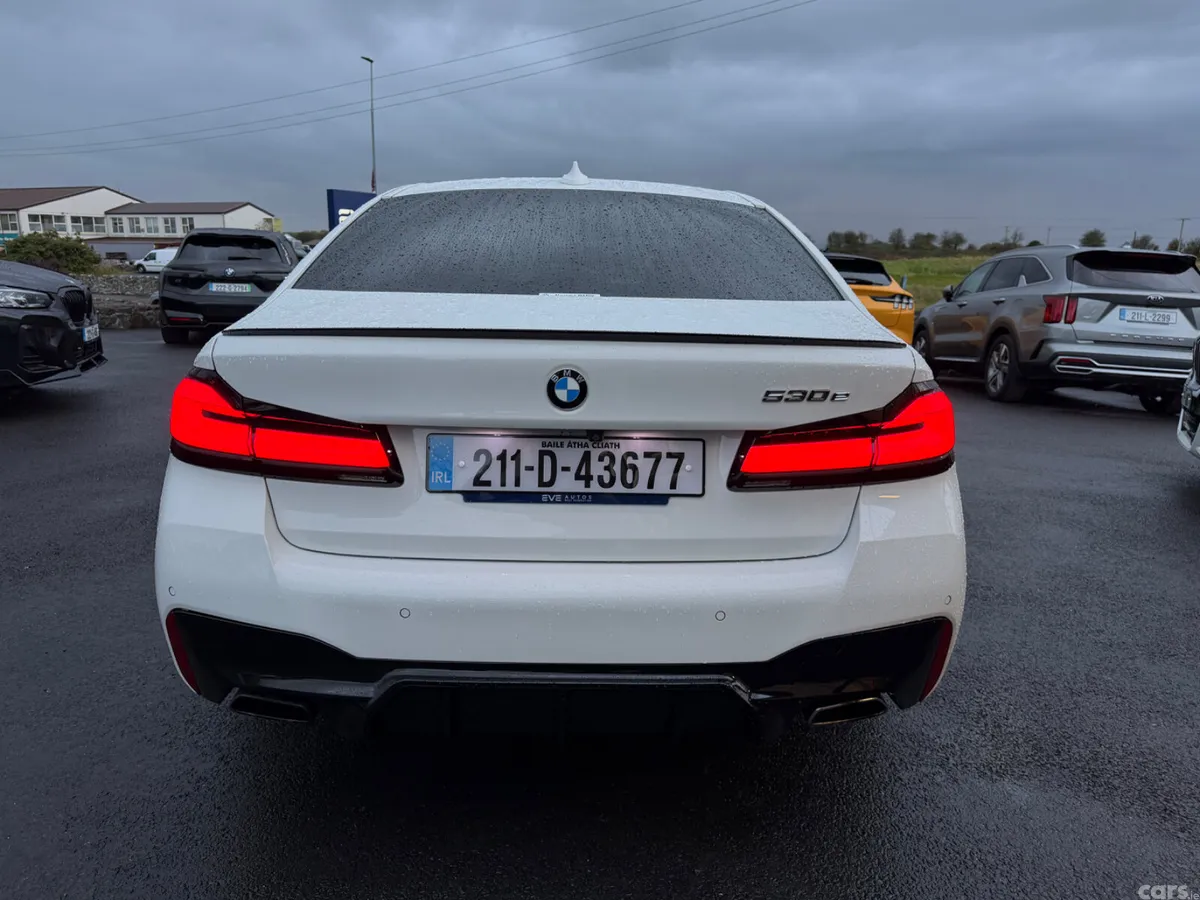 BMW 5-Series Saloon, Petrol Plug-in Hybrid, 2021, White