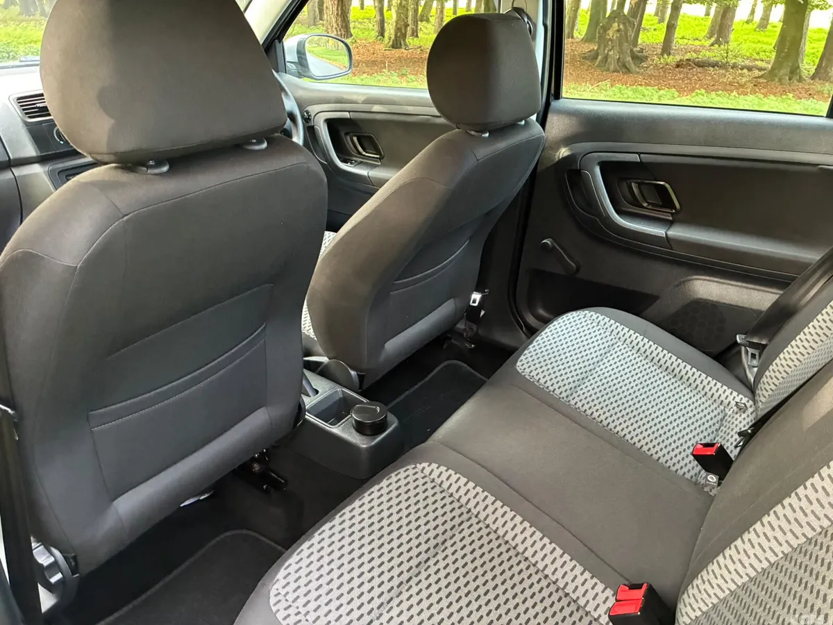 Skoda Fabia Hatchback, Petrol, 2011, Black