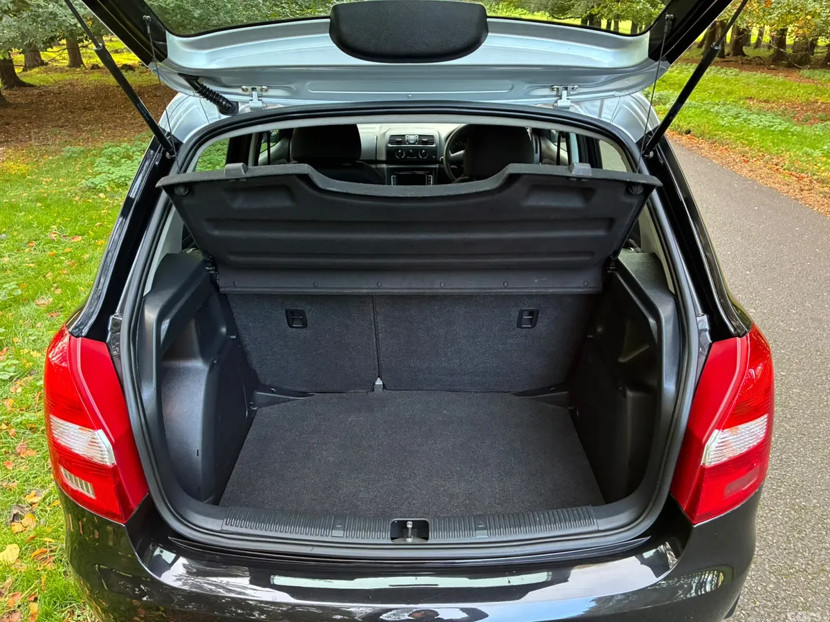 Skoda Fabia Hatchback, Petrol, 2011, Black