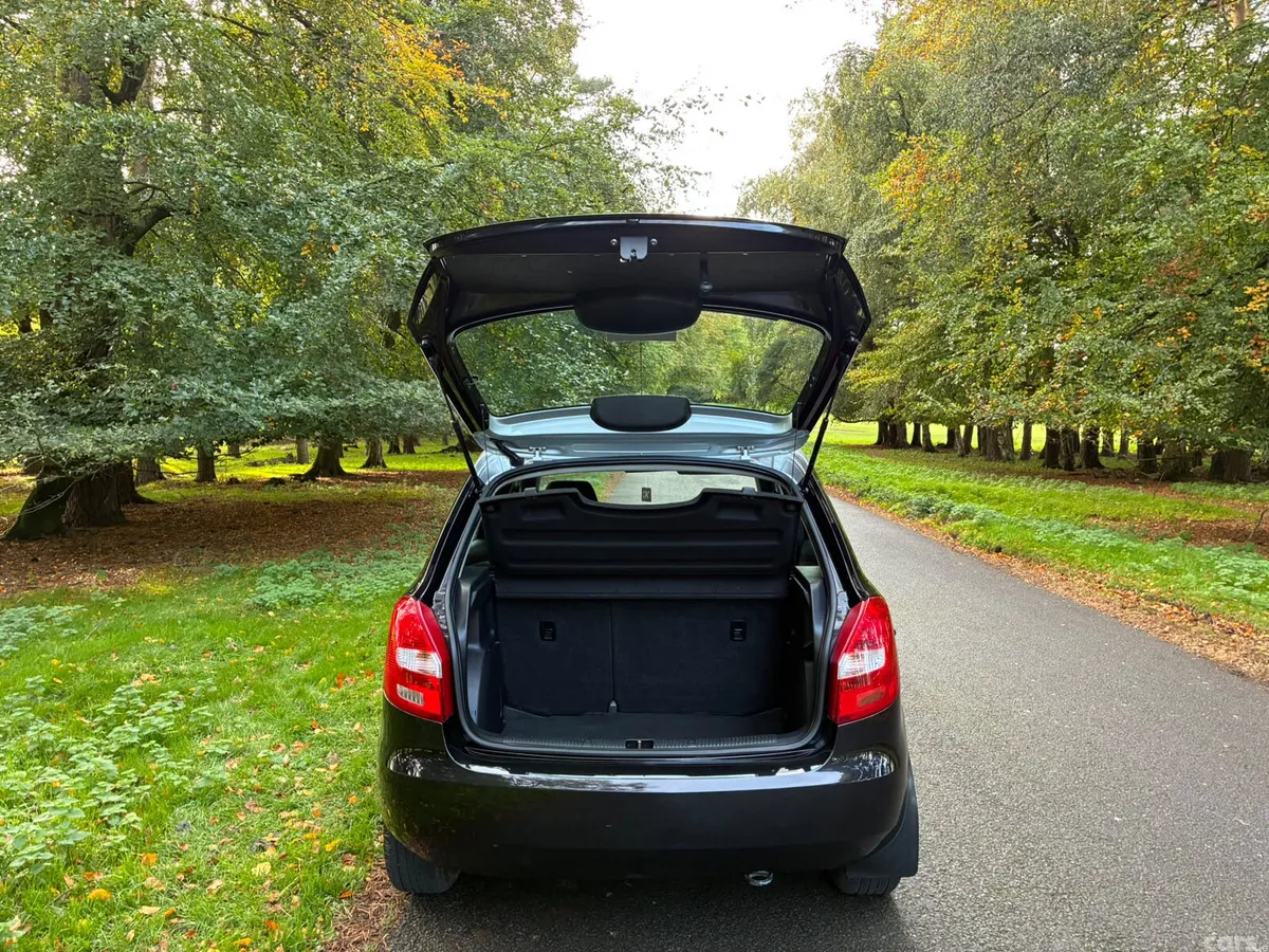 Skoda Fabia Hatchback, Petrol, 2011, Black