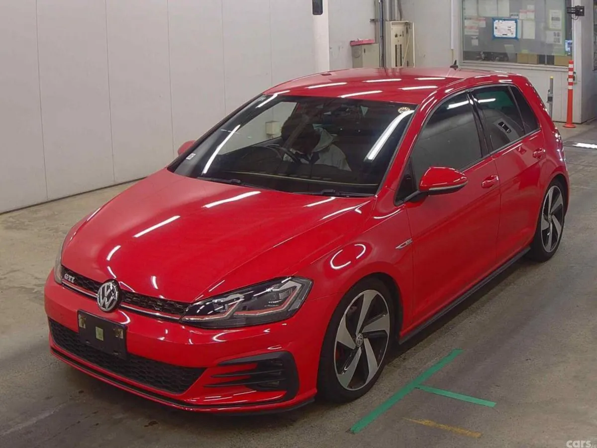 Volkswagen Golf Hatchback, Petrol, 2017, Red