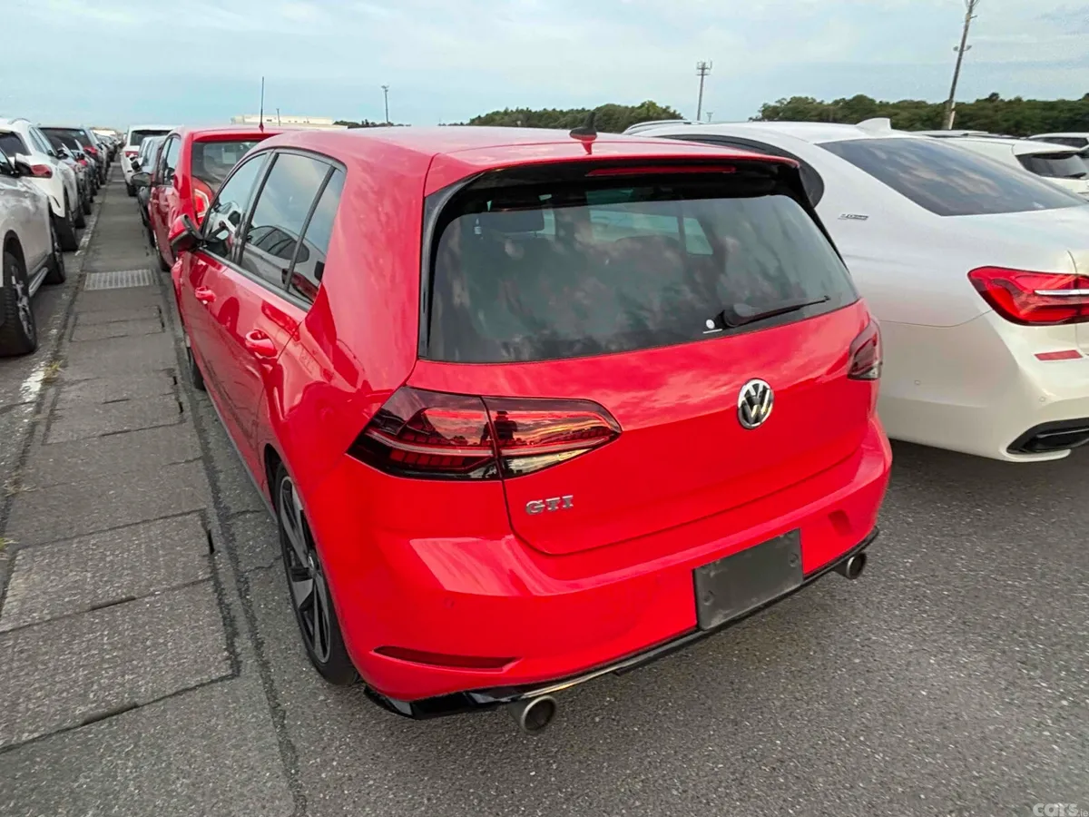 Volkswagen Golf Hatchback, Petrol, 2017, Red