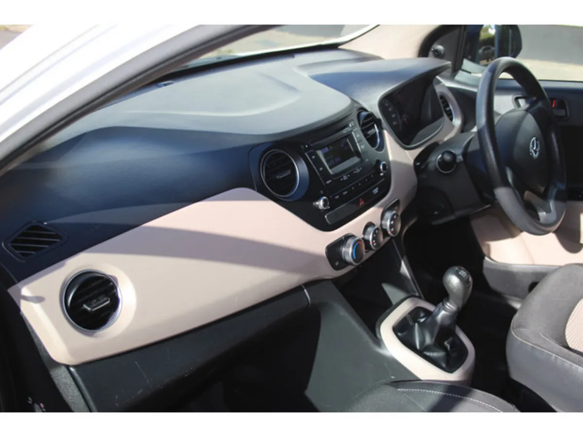 Hyundai i10 Hatchback, Petrol, 2015, White