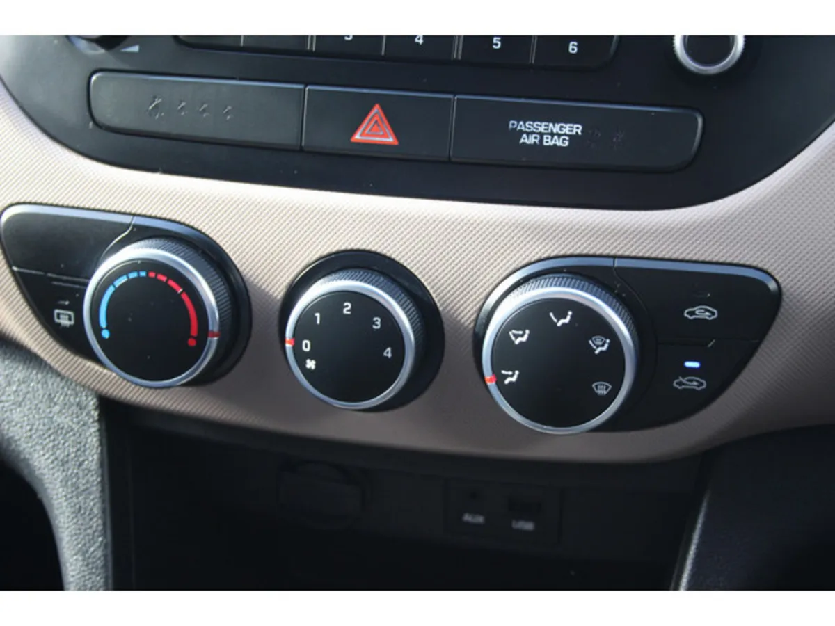 Hyundai i10 Hatchback, Petrol, 2015, White