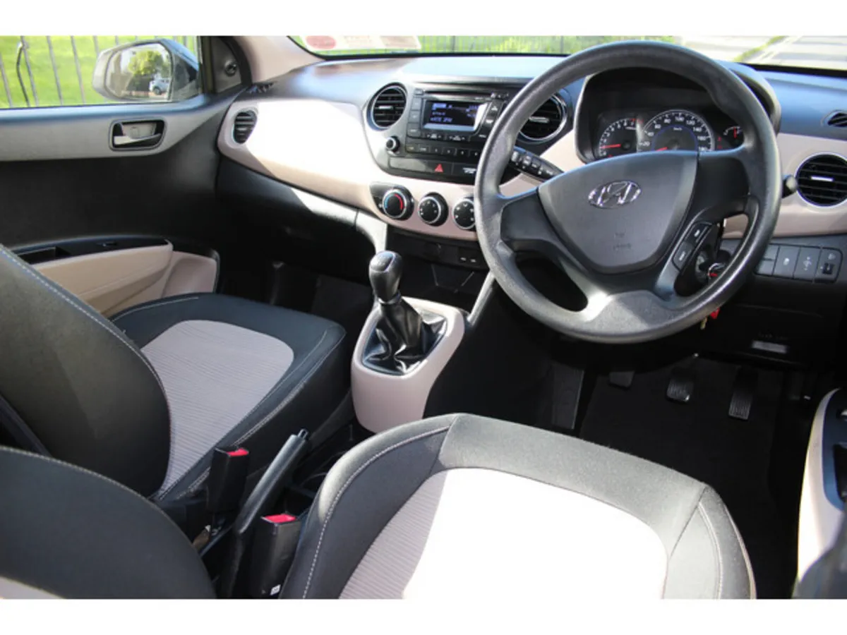 Hyundai i10 Hatchback, Petrol, 2015, White
