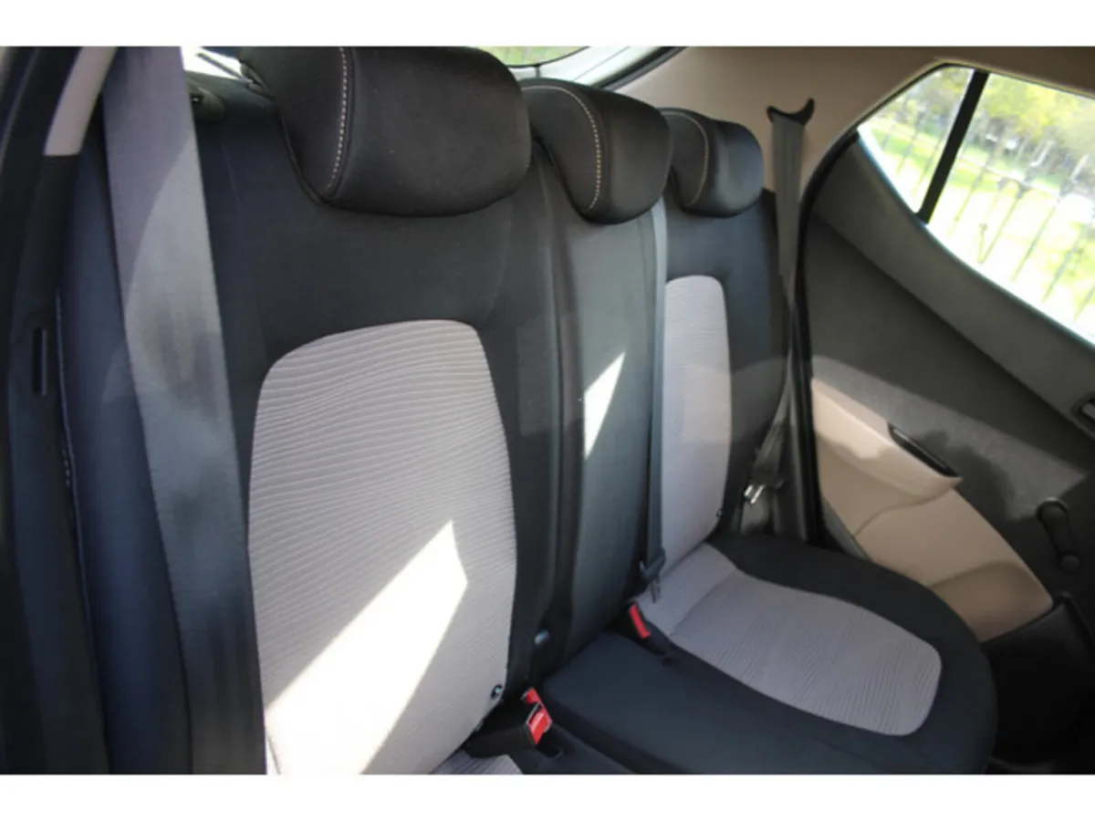 Hyundai i10 Hatchback, Petrol, 2015, White