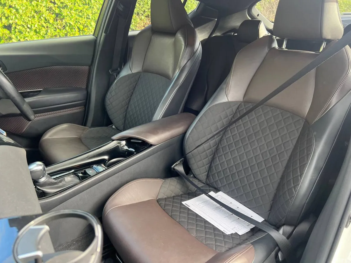 Toyota C-HR SUV, Petrol Hybrid, 2018, White