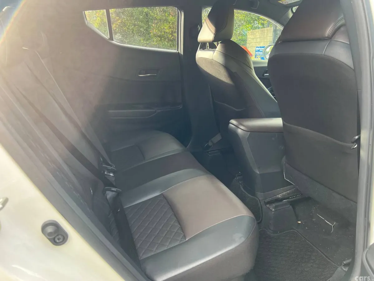 Toyota C-HR SUV, Petrol Hybrid, 2018, White