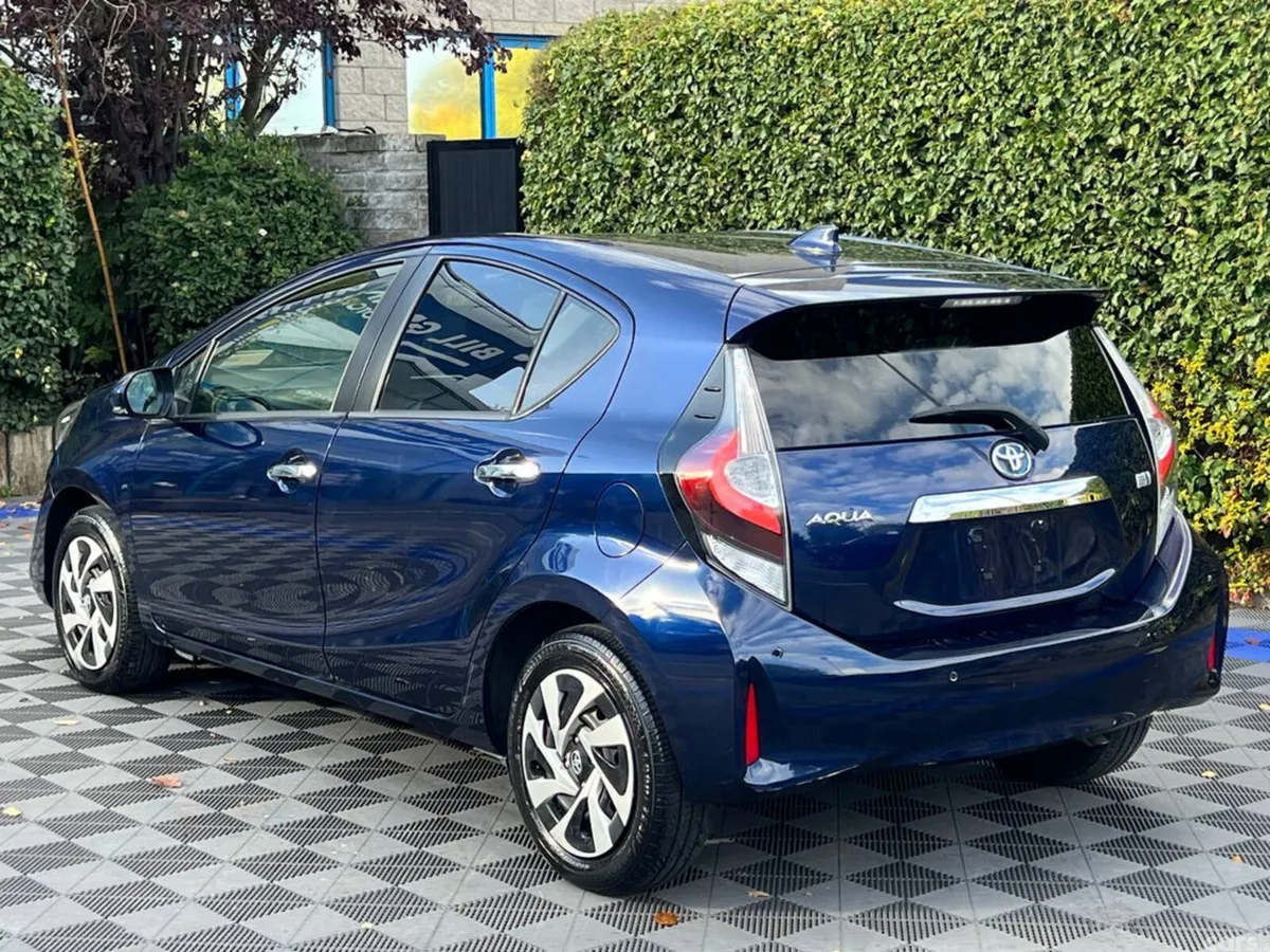 Toyota Aqua Hatchback, Petrol Hybrid, 2020, Blue