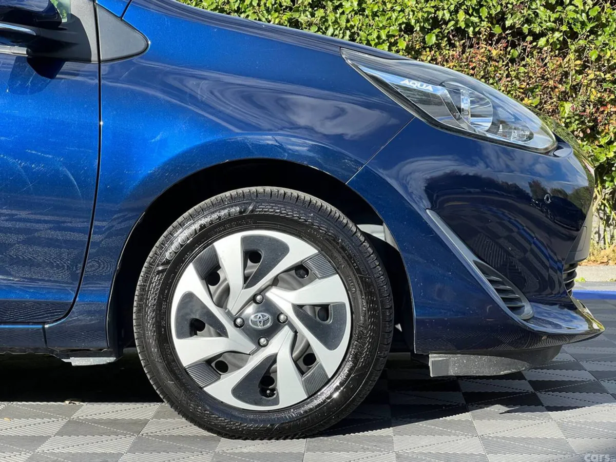 Toyota Aqua Hatchback, Petrol Hybrid, 2020, Blue