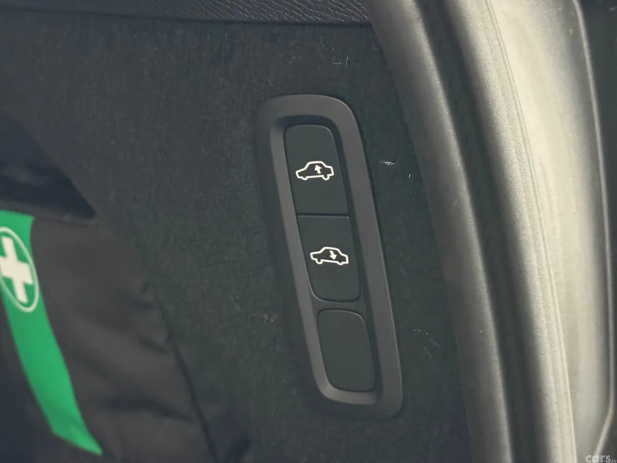 Volvo XC90 SUV, Petrol Plug-in Hybrid, 2025, Blue