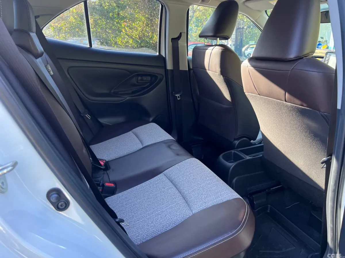 Toyota Yaris Cross Hatchback, Petrol Hybrid, 2021, White