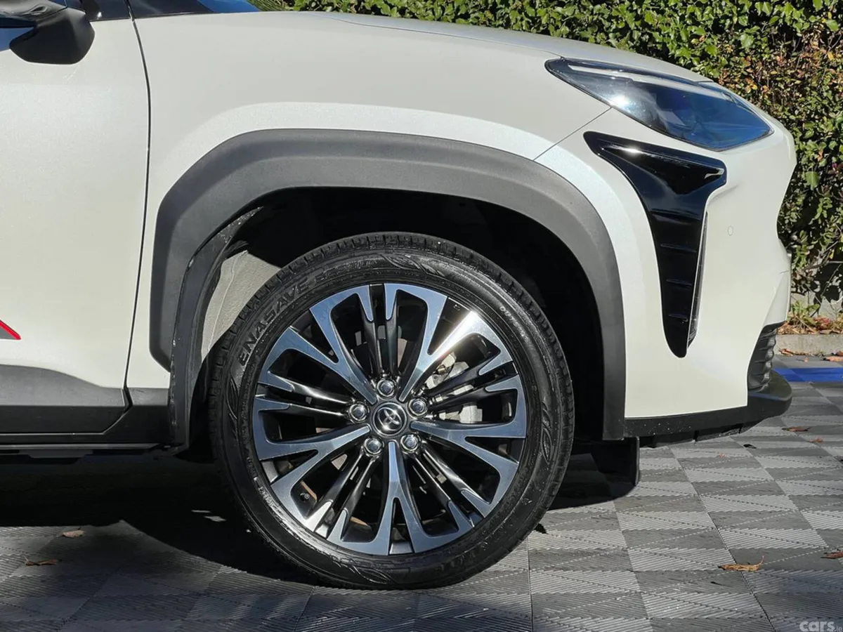 Toyota Yaris Cross Hatchback, Petrol Hybrid, 2021, White