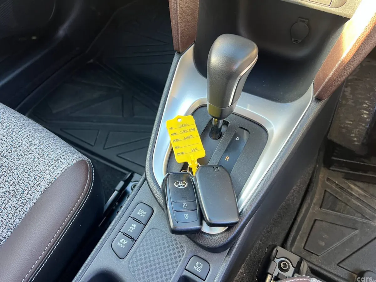 Toyota Yaris Cross Hatchback, Petrol Hybrid, 2021, White