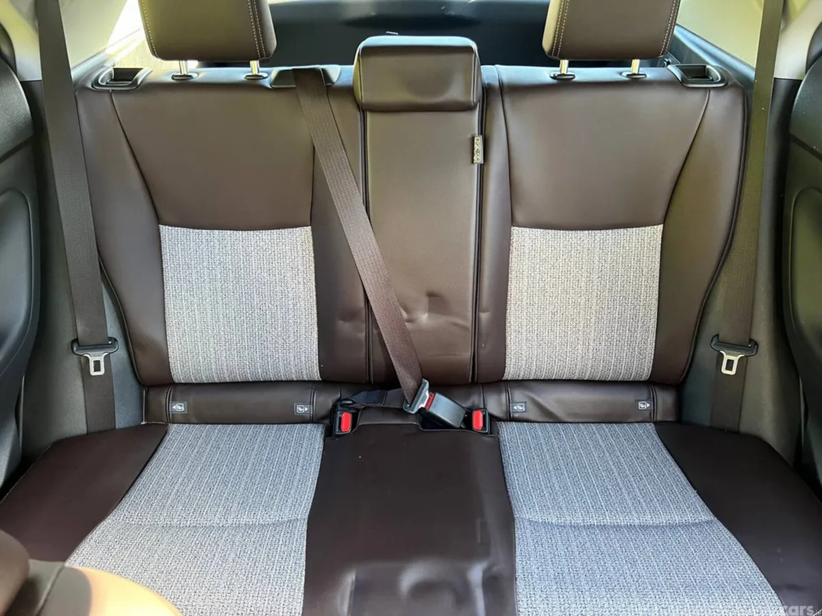 Toyota Yaris Cross Hatchback, Petrol Hybrid, 2021, White
