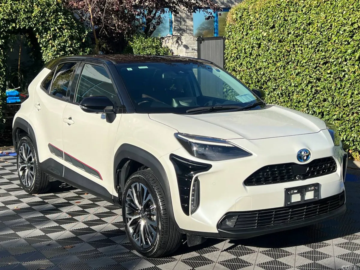 Toyota Yaris Cross Hatchback, Petrol Hybrid, 2021, White