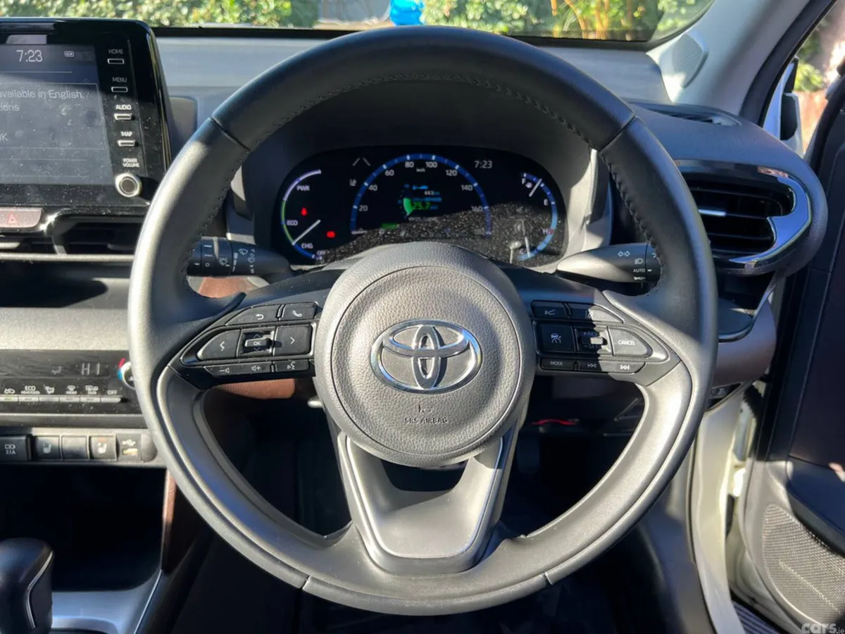 Toyota Yaris Cross Hatchback, Petrol Hybrid, 2021, White
