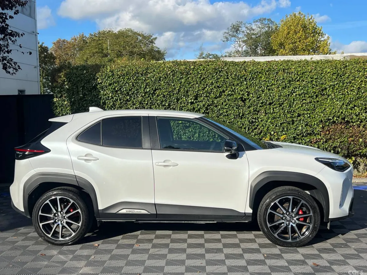 Toyota Yaris Cross SUV, Petrol Hybrid, 2024, White