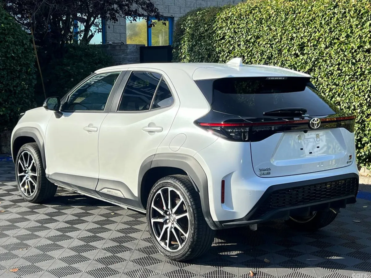 Toyota Yaris Cross SUV, Petrol Hybrid, 2024, White