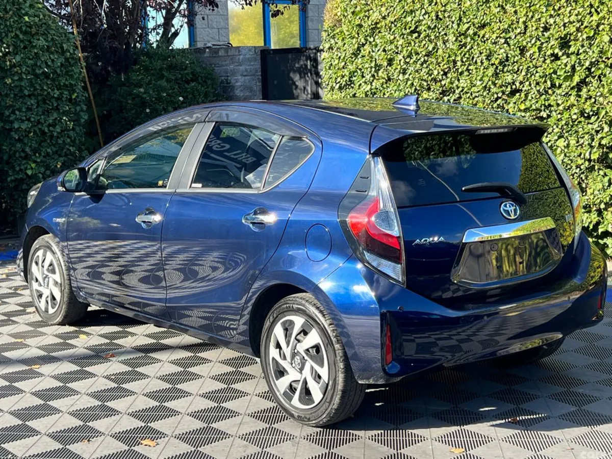 Toyota Aqua Hatchback, Petrol Hybrid, 2019, Blue