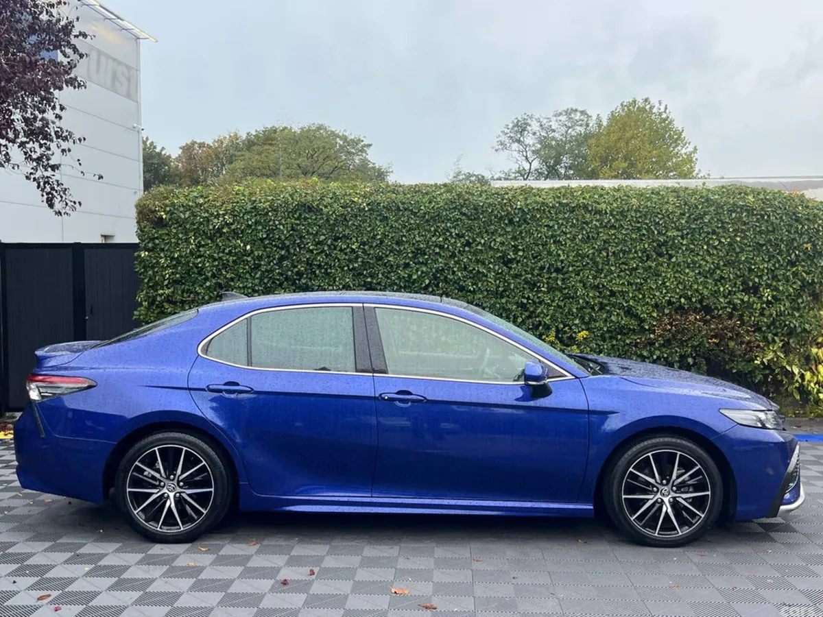 Toyota Camry Saloon, Petrol Hybrid, 2023, Blue
