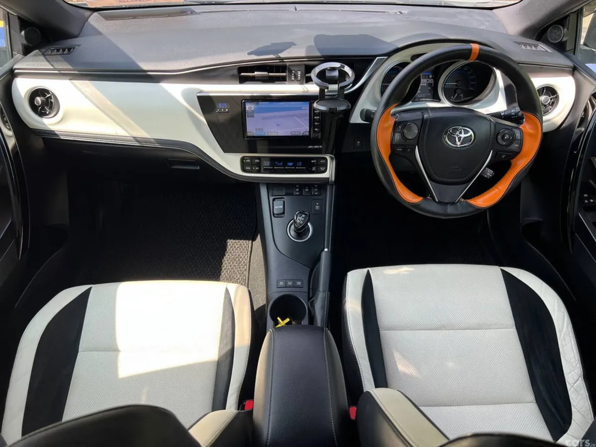 Toyota Auris Hatchback, Petrol Hybrid, 2017, White
