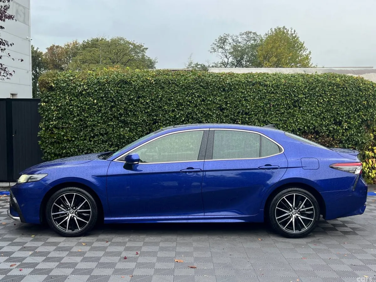 Toyota Camry Saloon, Petrol Hybrid, 2023, Blue
