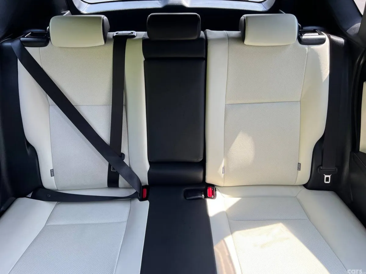 Toyota Auris Hatchback, Petrol Hybrid, 2017, White