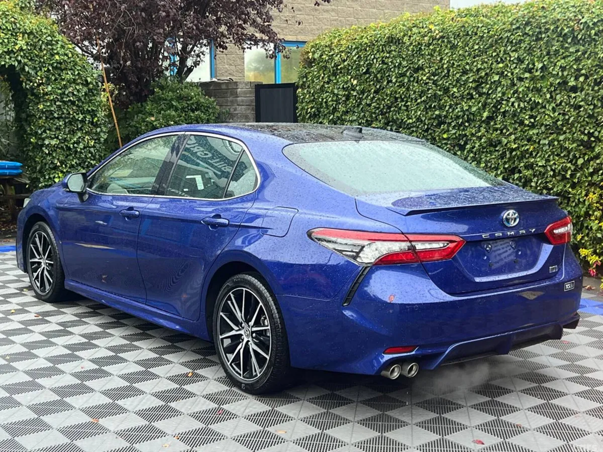 Toyota Camry Saloon, Petrol Hybrid, 2023, Blue