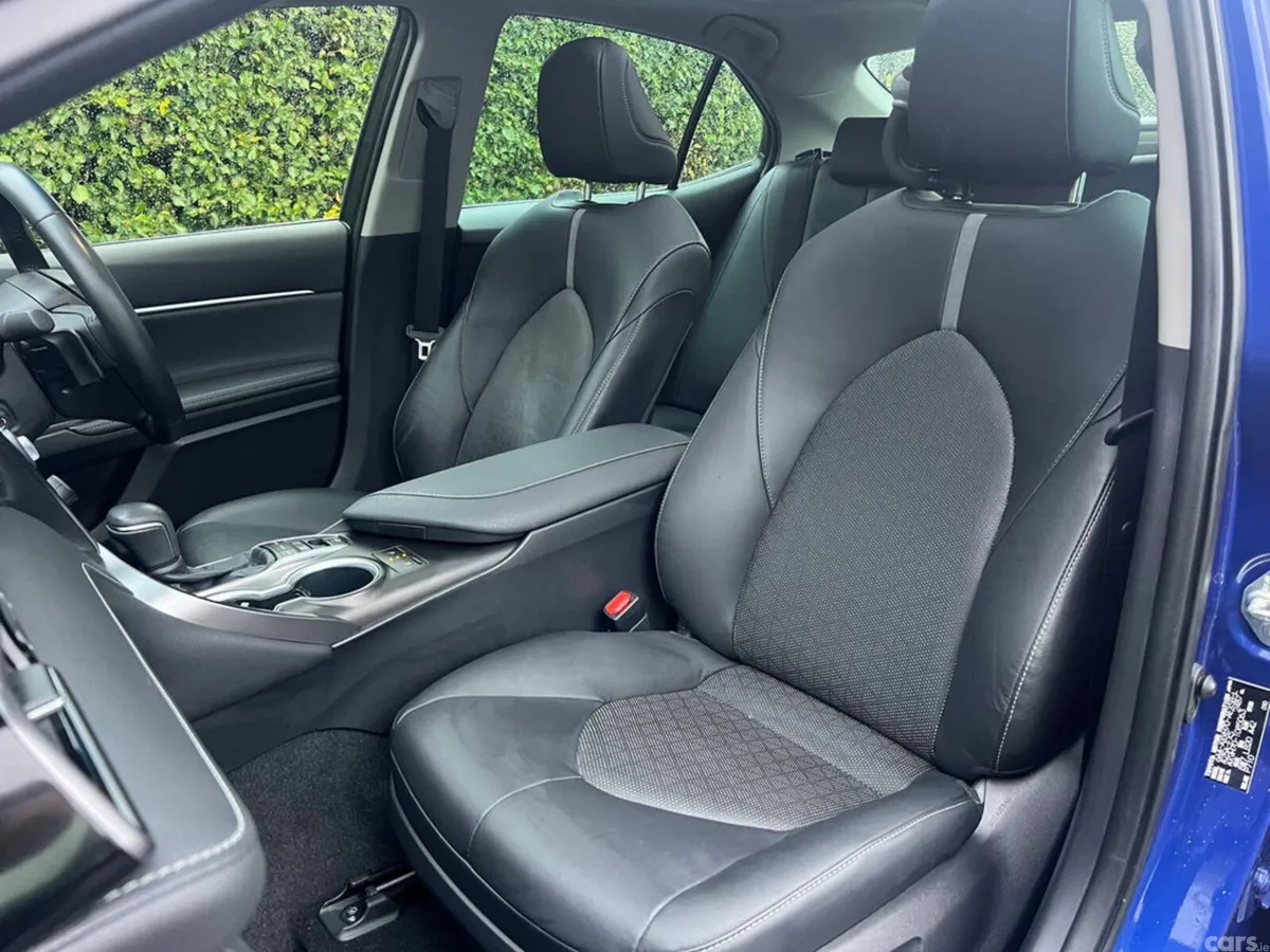 Toyota Camry Saloon, Petrol Hybrid, 2023, Blue