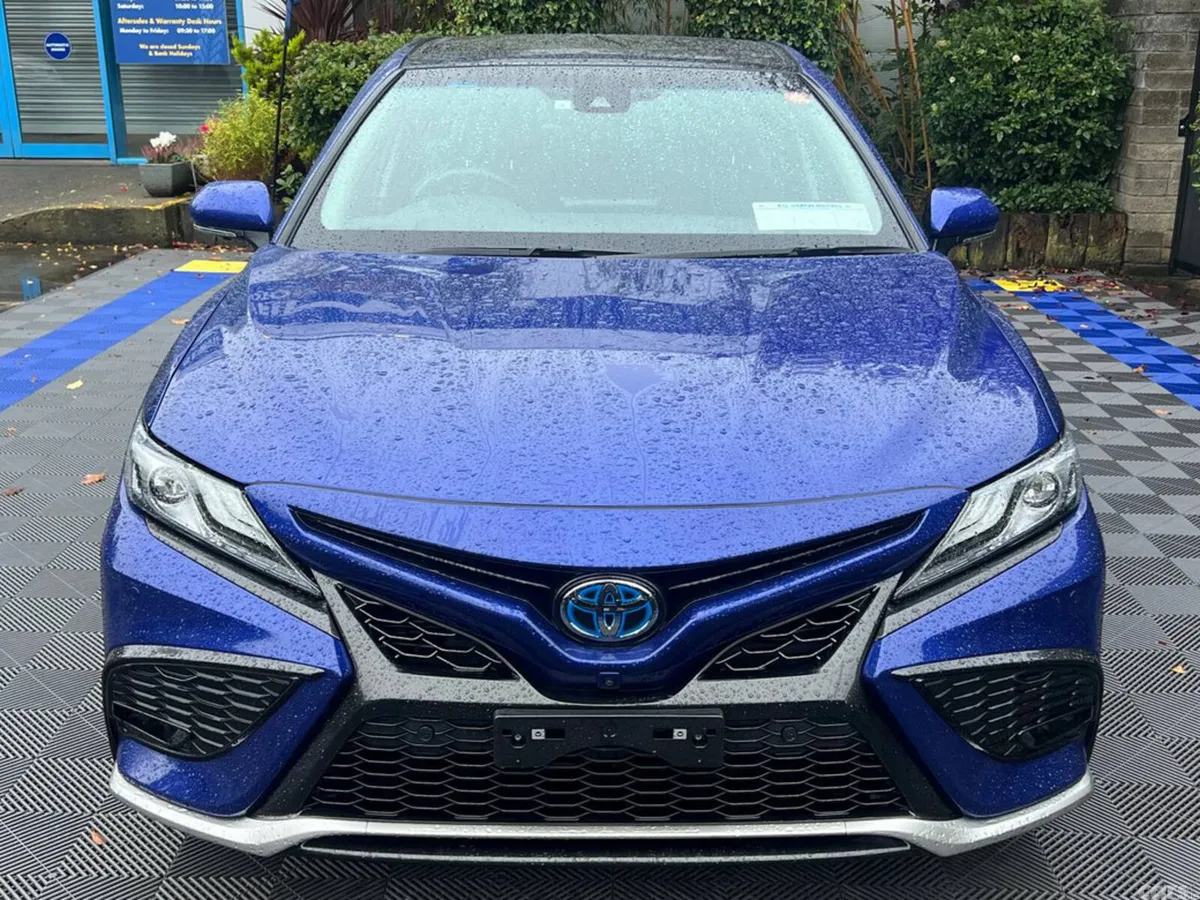Toyota Camry Saloon, Petrol Hybrid, 2023, Blue
