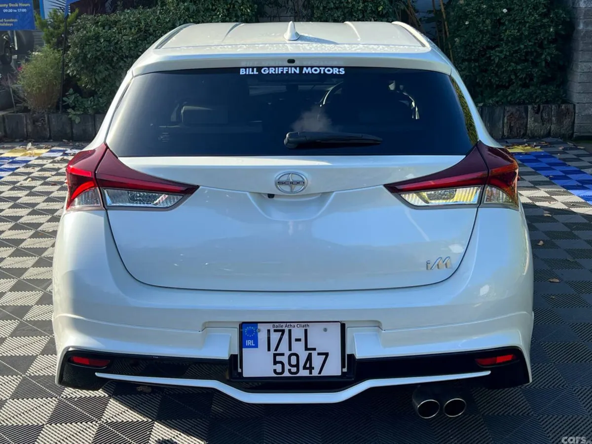 Toyota Auris Hatchback, Petrol Hybrid, 2017, White