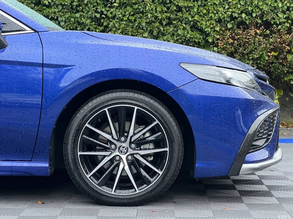 Toyota Camry Saloon, Petrol Hybrid, 2023, Blue