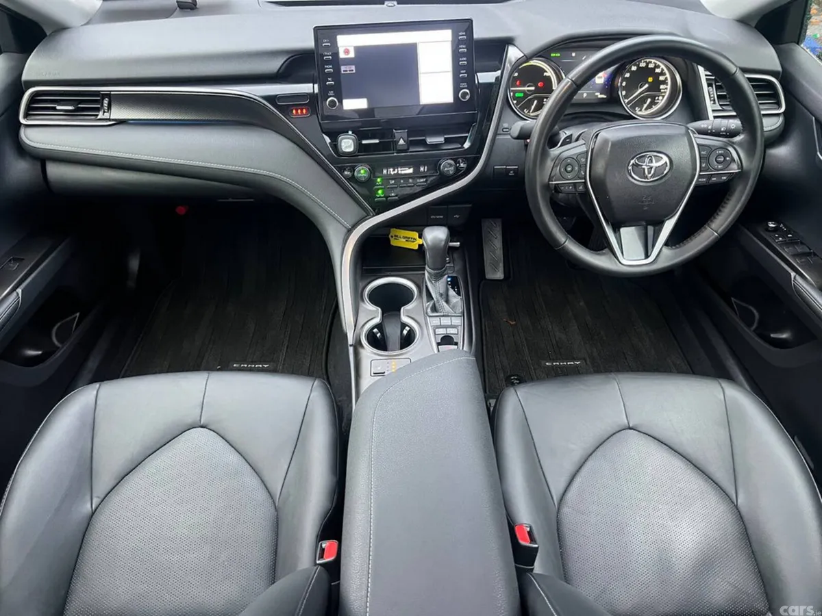 Toyota Camry Saloon, Petrol Hybrid, 2023, Blue