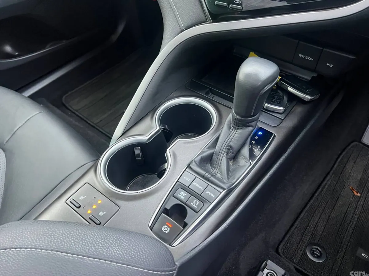 Toyota Camry Saloon, Petrol Hybrid, 2023, Blue