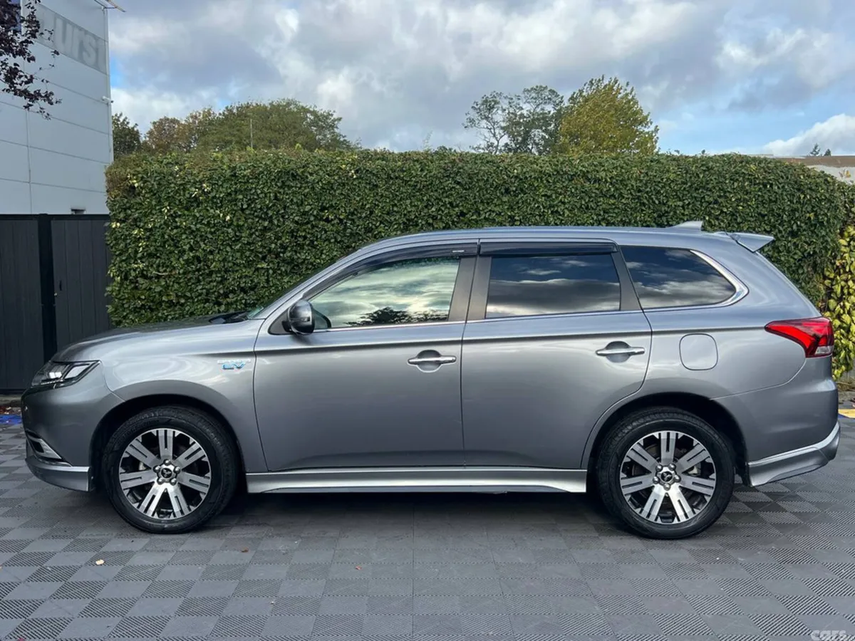 Mitsubishi Outlander SUV, Petrol Plug-in Hybrid, 2019, Grey