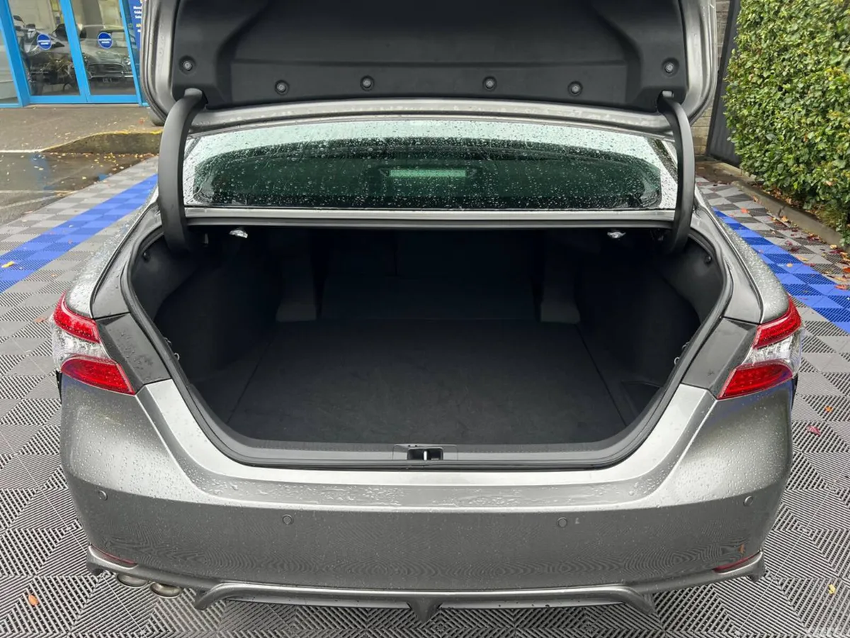 Toyota Camry Saloon, Petrol Hybrid, 2023, Grey