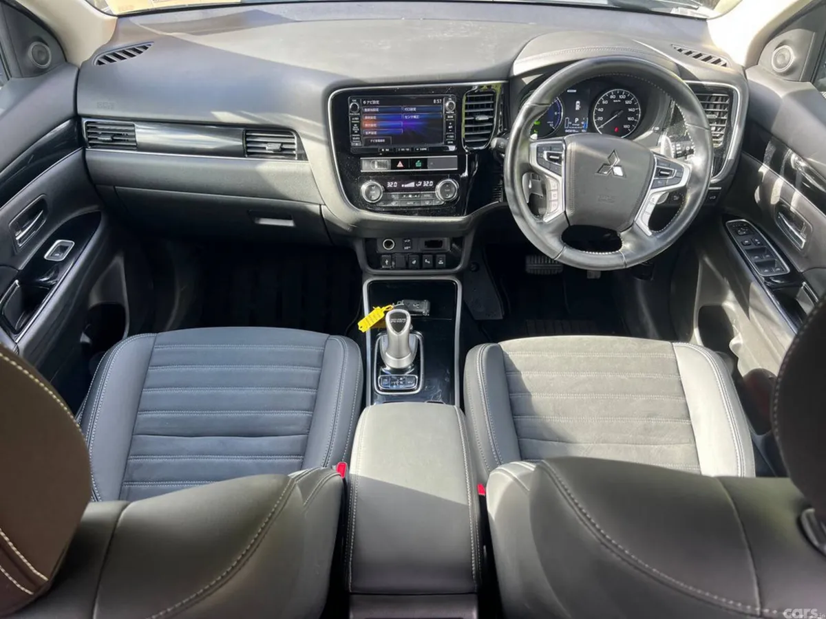 Mitsubishi Outlander SUV, Petrol Plug-in Hybrid, 2019, Grey