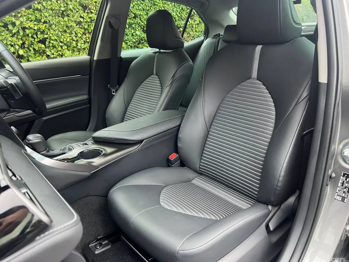 Toyota Camry Saloon, Petrol Hybrid, 2023, Grey