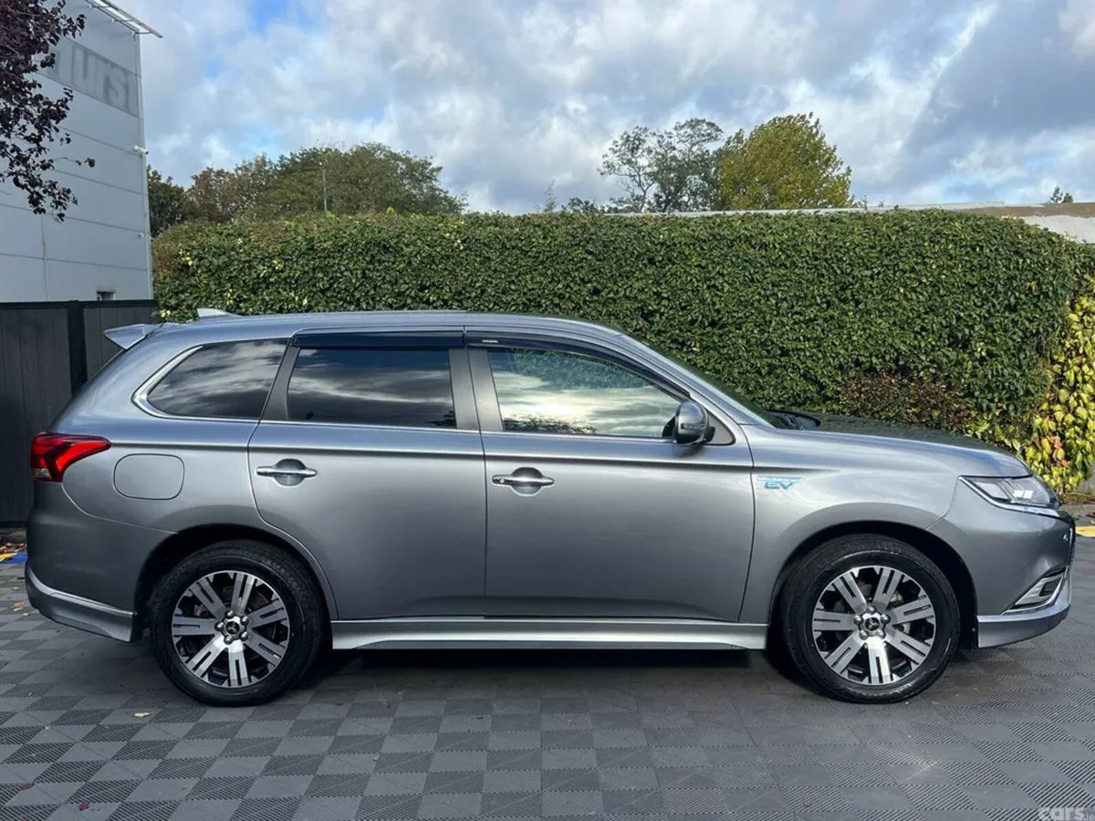 Mitsubishi Outlander SUV, Petrol Plug-in Hybrid, 2019, Grey