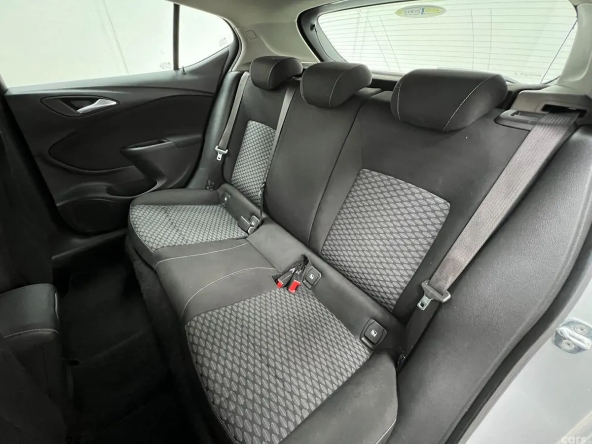 Vauxhall Astra Hatchback, Diesel, 2017, Silver
